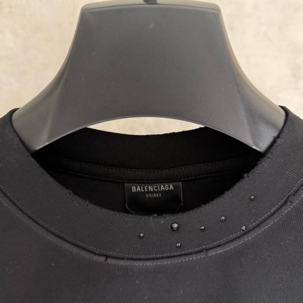 BALENCIAGA MODEL IN BLACK WITH COLD-PRESSED PRINTED TEXT ON IT 5