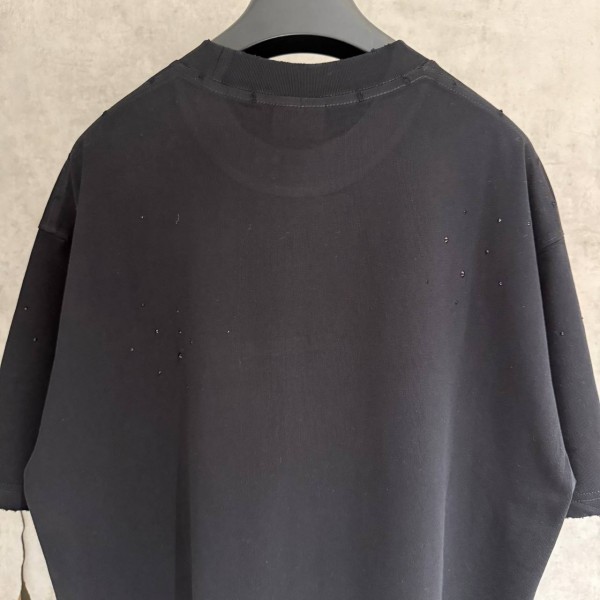 BALENCIAGA MODEL IN BLACK WITH COLD-PRESSED PRINTED TEXT ON IT 6