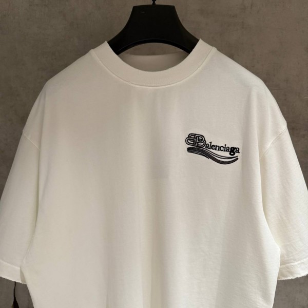 BALENCIAGA WHITE T-SHIRT WITH PRINTED DESIGN ON THE BACK 3