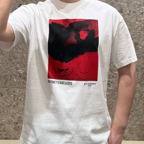 GIVENCHY