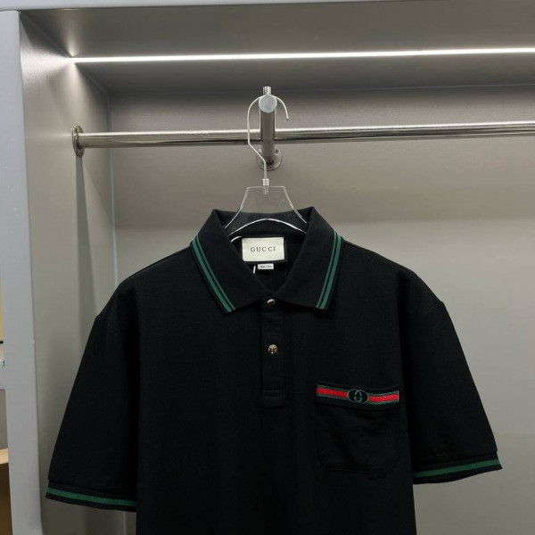 GUCCI COLLAR, POCKET DETAILS AND PRINTED WITH TEXT, IN BLACK COLOR. 2