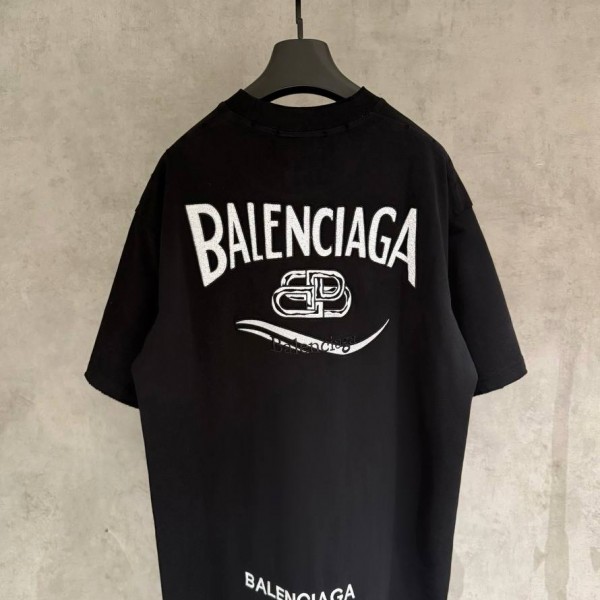 BALENCIAGA BLACK T-SHIRT WITH PRINTED DESIGN ON THE BACK 2