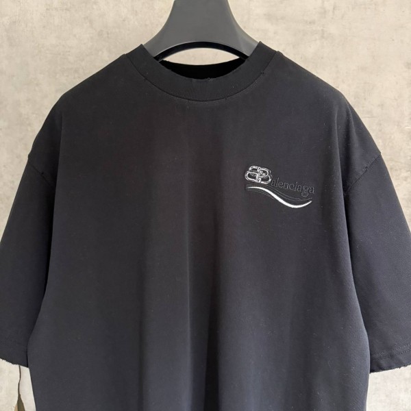 BALENCIAGA BLACK T-SHIRT WITH PRINTED DESIGN ON THE BACK 3