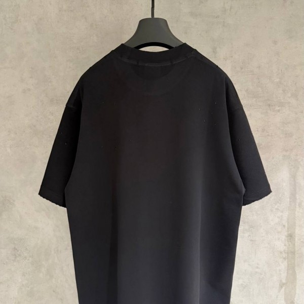 BALENCIAGA MODEL IN BLACK WITH COLD-PRESSED PRINTED TEXT ON IT 2