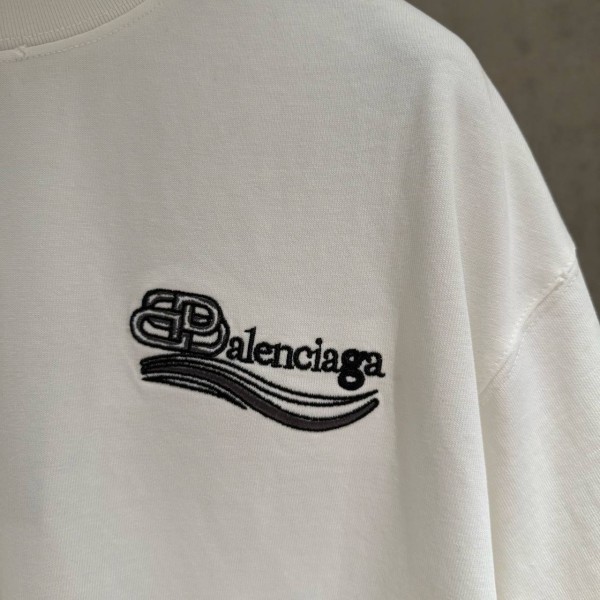 BALENCIAGA WHITE T-SHIRT WITH PRINTED DESIGN ON THE BACK 5